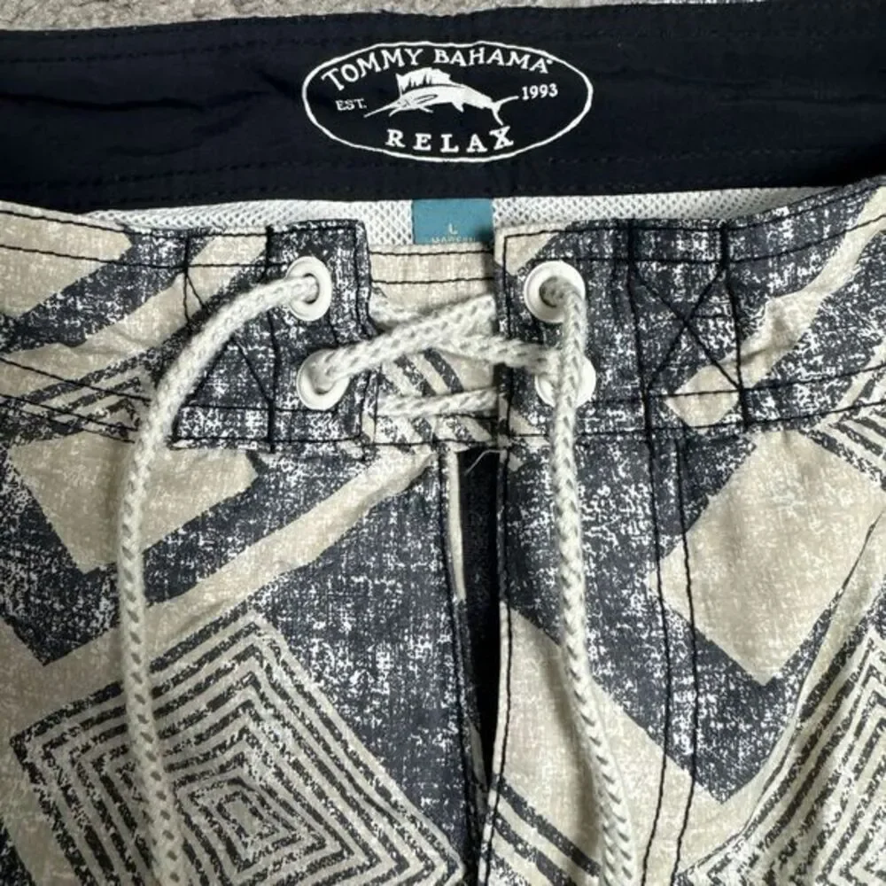 Tommy Bahama Relax Men's Size‎ Large Tan Black Geometric Lined Swin Shorts